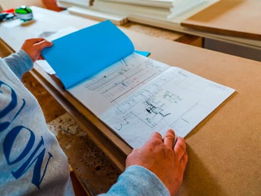 Mobilificio-artigianale-arredi-in-legno-massello-riccione