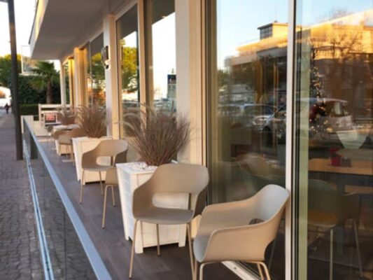 Montaggio-illuminazione-ingresso-hotel-forli